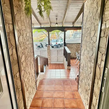 Relaxing Torres أذيخي